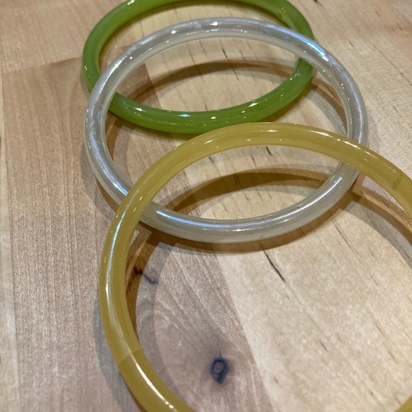 Gifted!!CLOSET CLOSING SALE 3 Glass Bangle bracelets - Picture 4 of 9